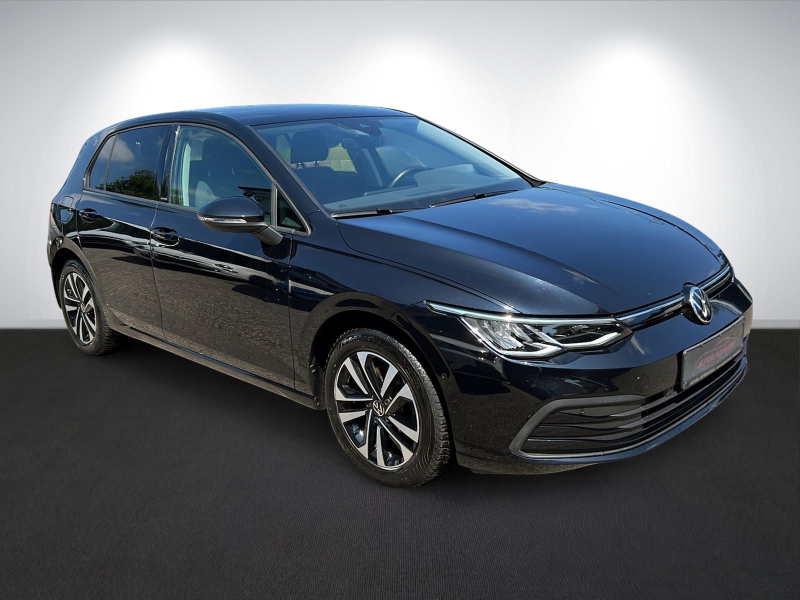 Volkswagen Golf VIII 1.5 TSI United - Samsaru's Car Outlet
