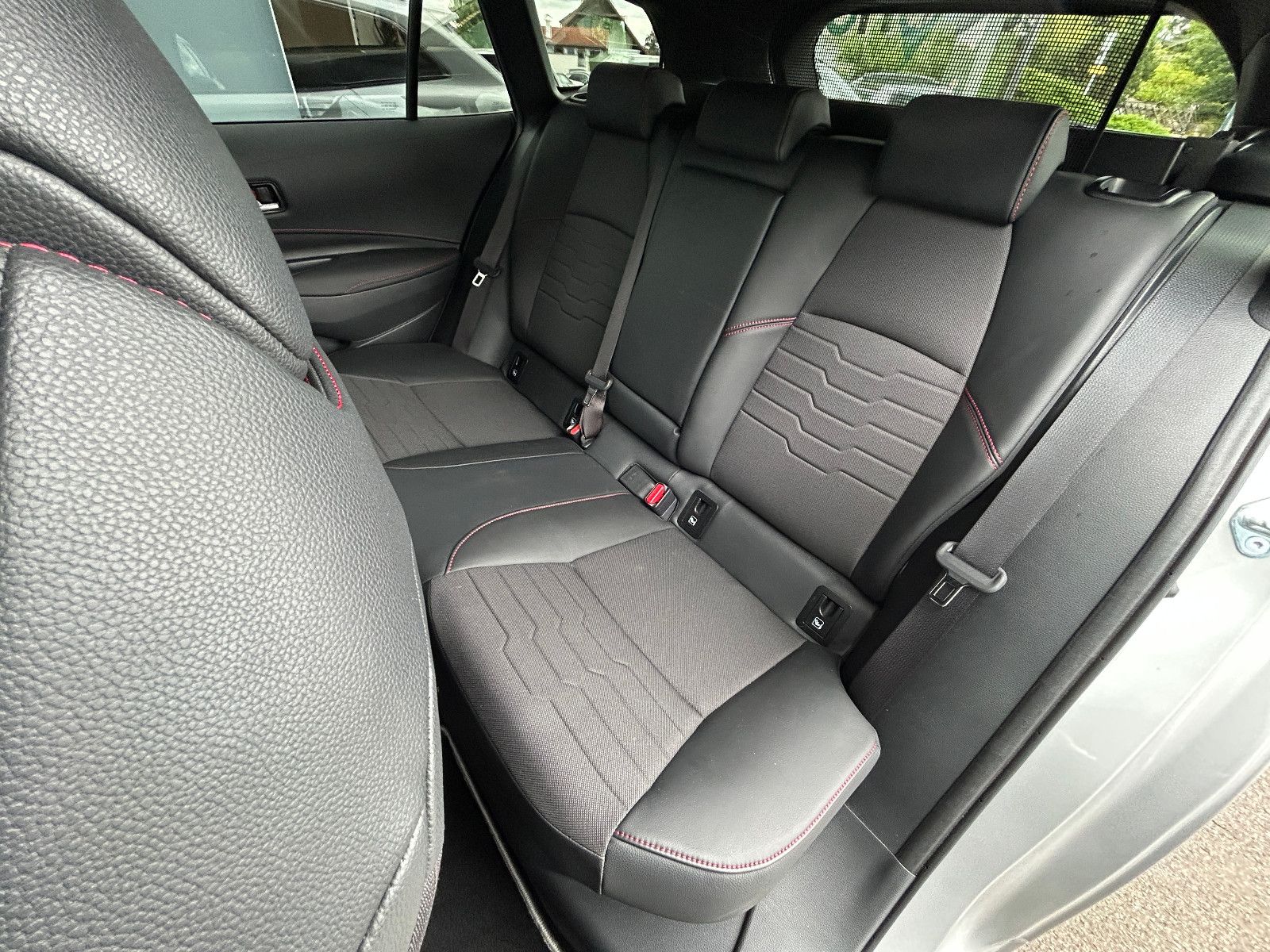 Toyota Corolla ST MHEV Lounge - Samsaru's Car Outlet