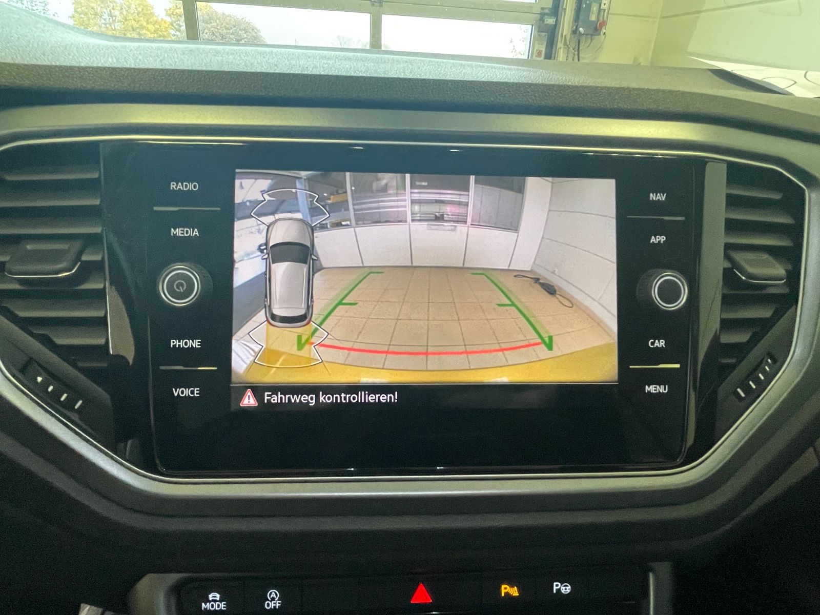 Volkswagen T-Roc 1.5 TSI Active - Samsaru's Car Outlet