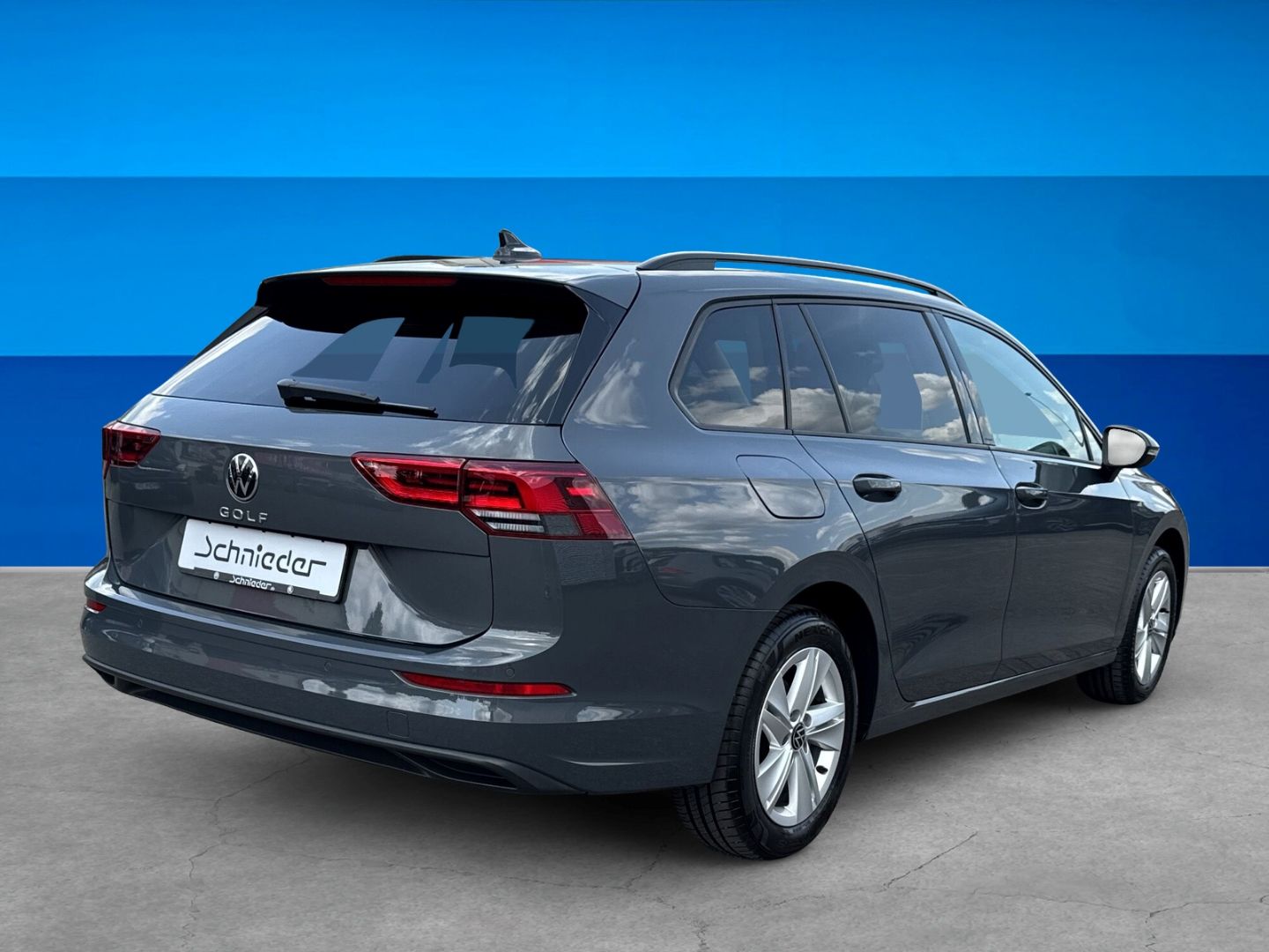 Volkswagen Golf Variant 8 2.0 TDI DSG Life - Samsaru's Car Outlet