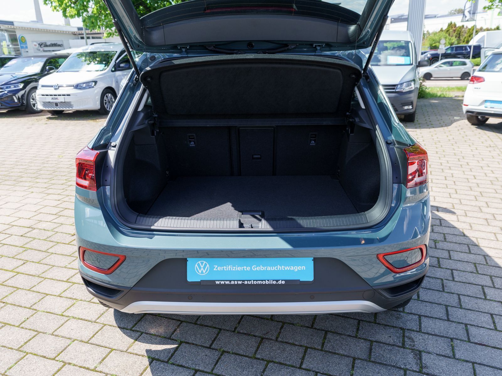 Volkswagen T-Roc Life 1.0TSI - Samsaru's Car Outlet