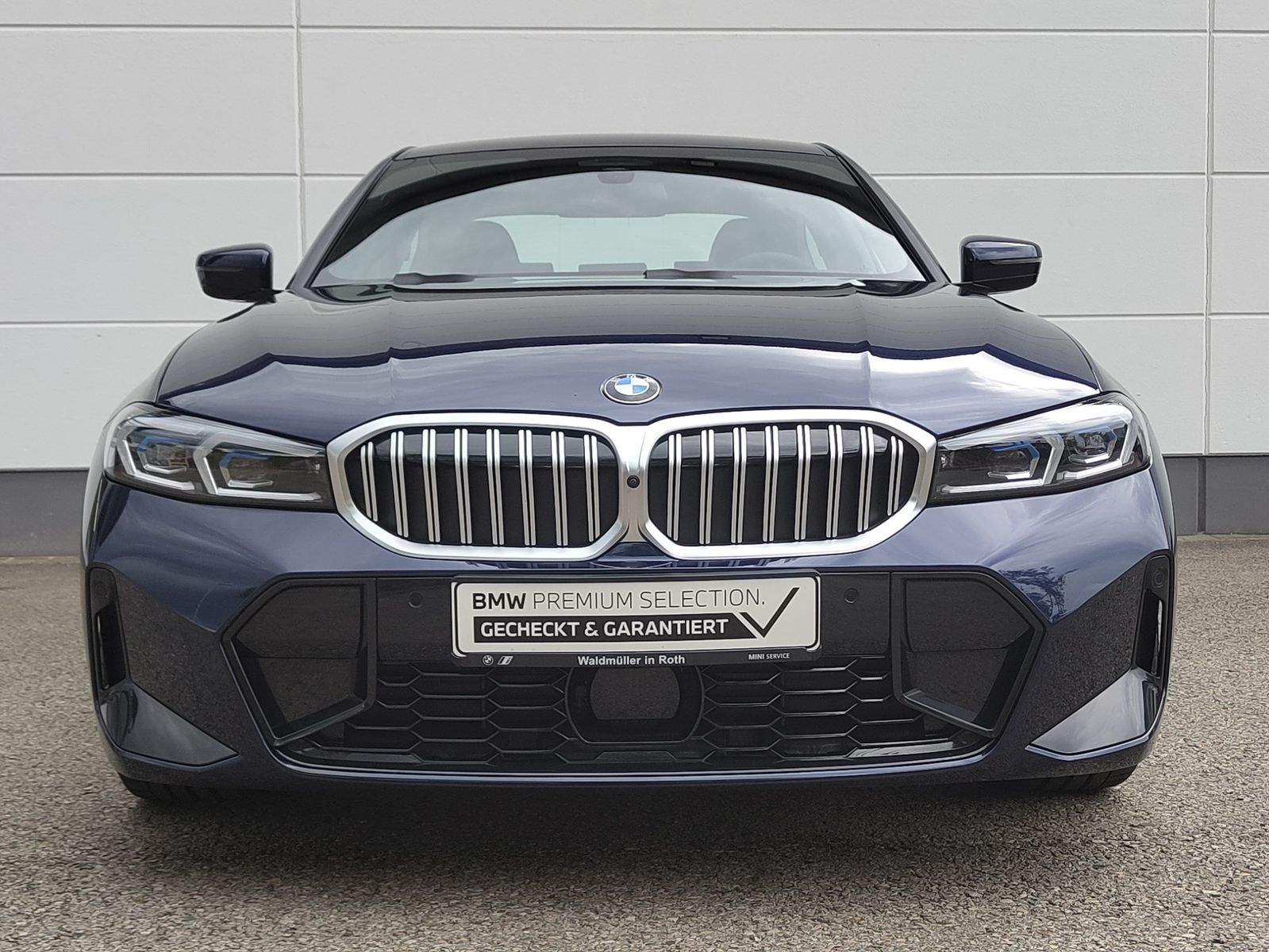 BMW 330i xDrive M Sportpaket - Samsaru's Car Outlet