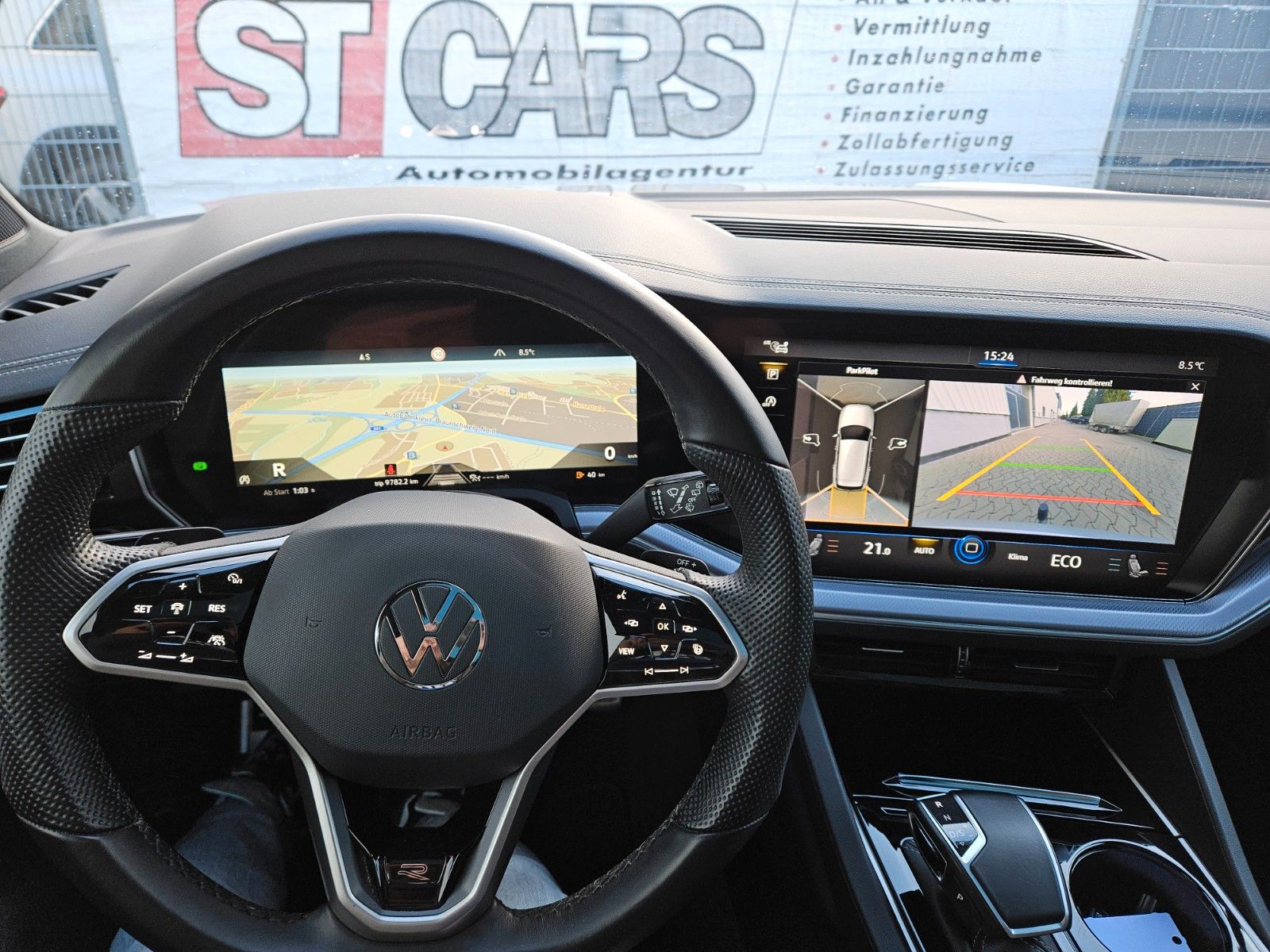 Volkswagen Touareg R-Line 4Motion - Samsaru's Car Outlet
