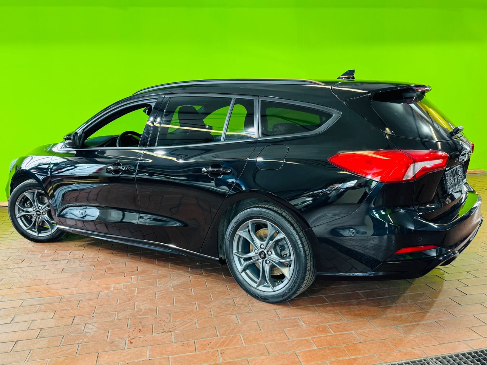 Ford Focus ST-Line - Samsaru's Car Outlet