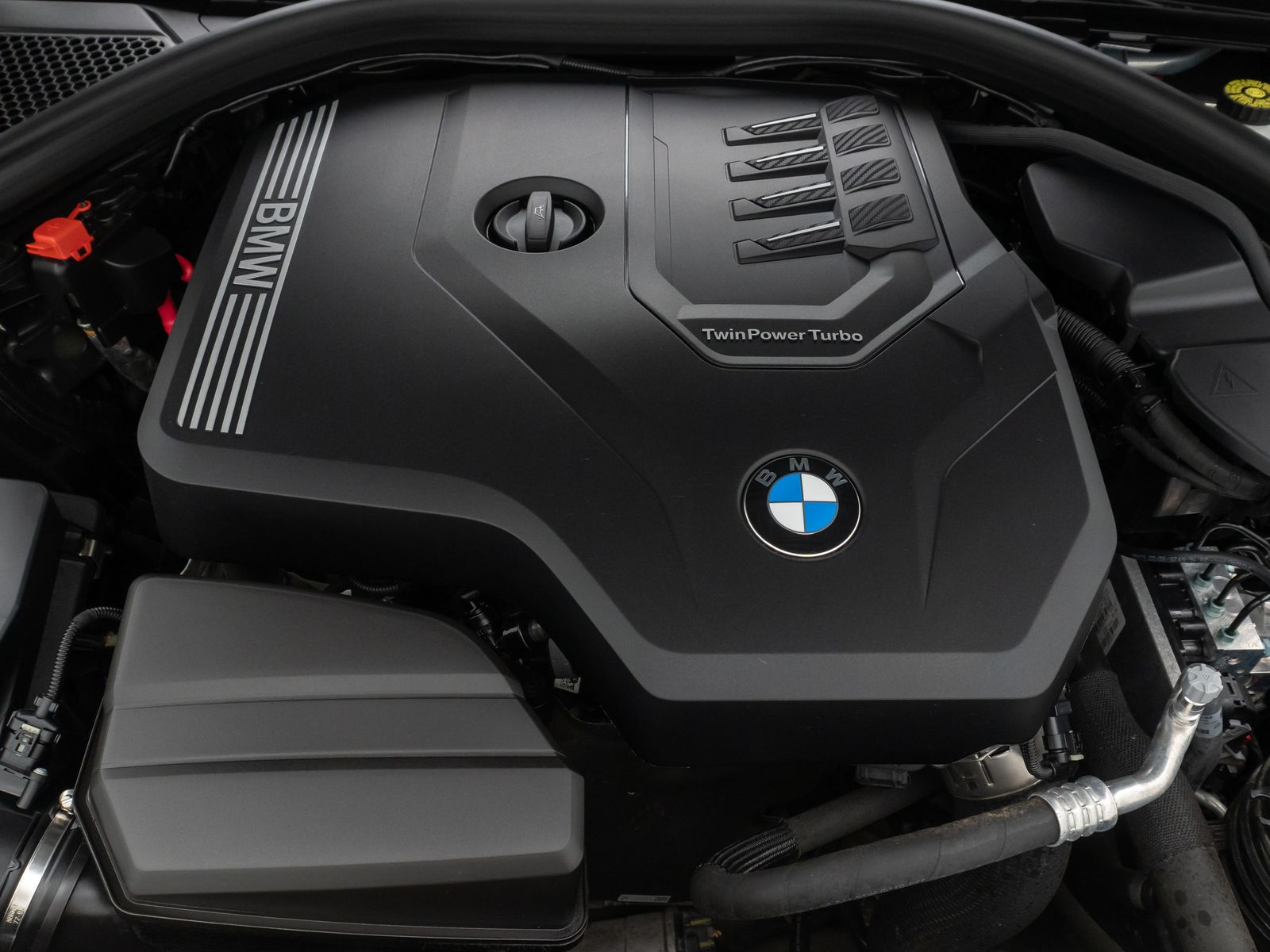 BMW 320i Sport Line - Samsaru's Car Outlet