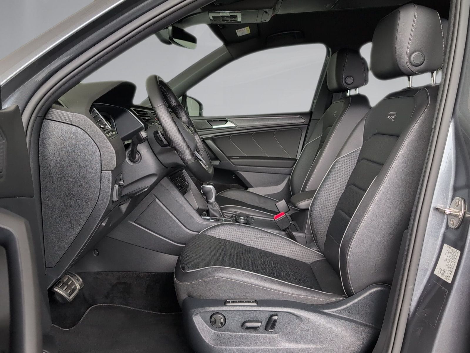 Volkswagen Tiguan Allspace R-LINE AHK-schw LEDER 20" 360°