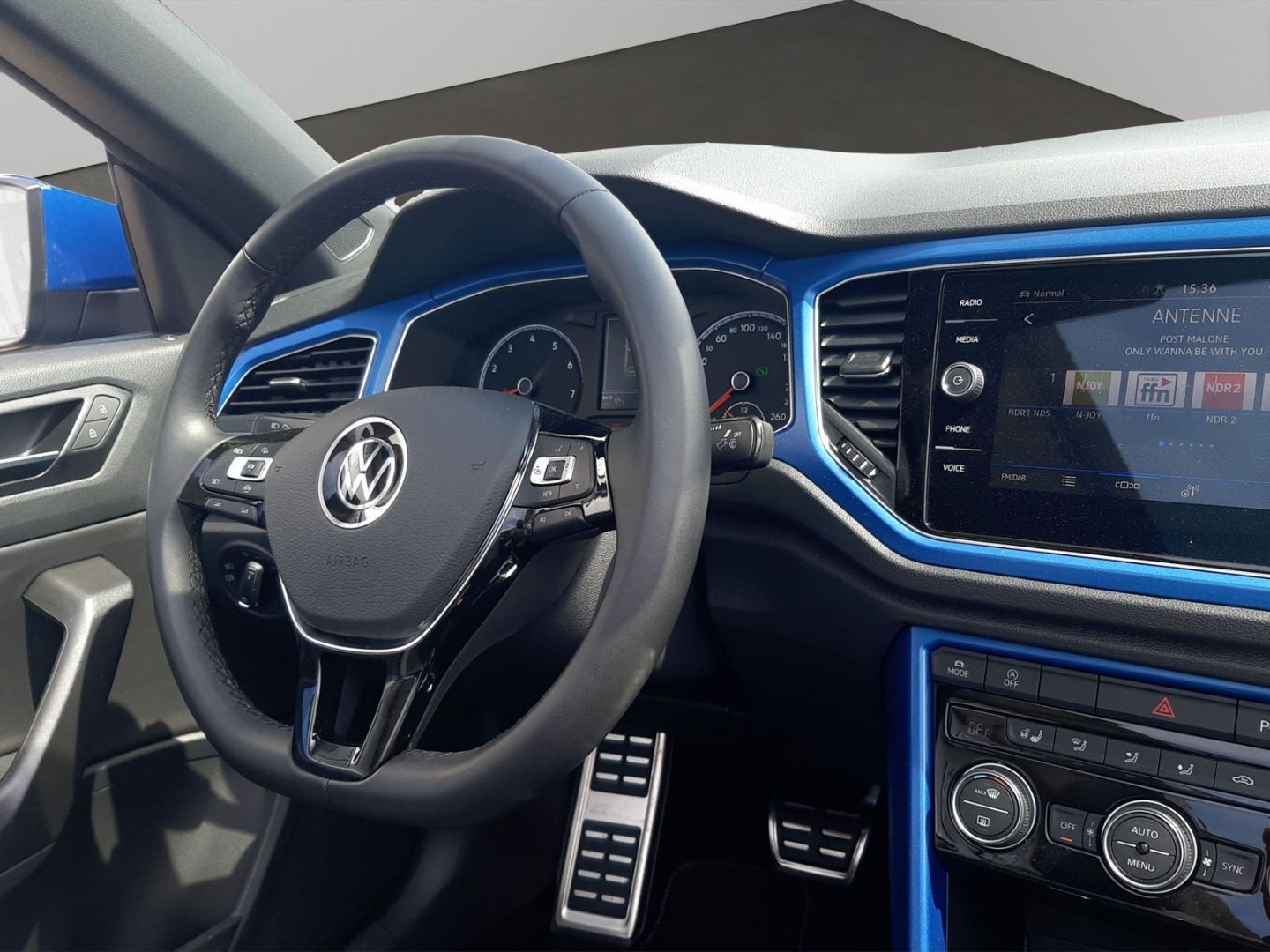 Volkswagen T-Roc R-LINE - Samsaru's Car Outlet