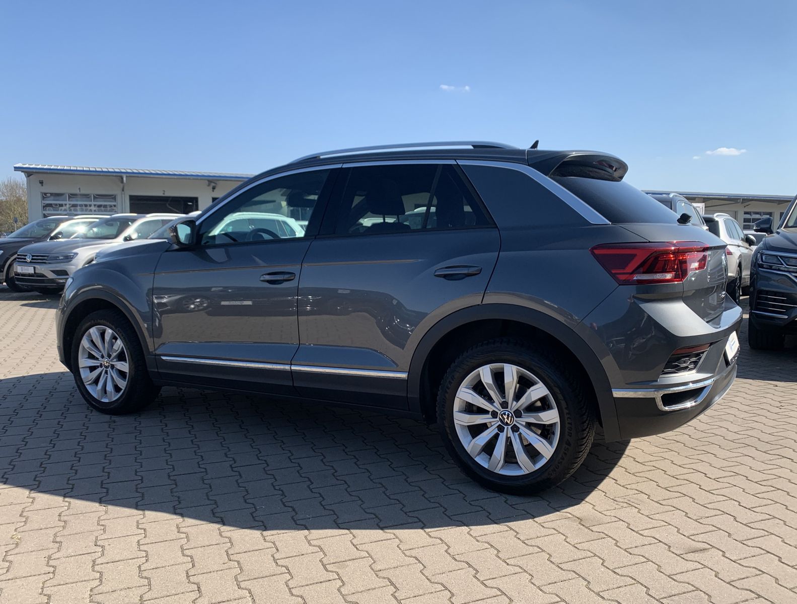 Volkswagen T-Roc 1.5 TSI Sport - Samsaru's Car Outlet