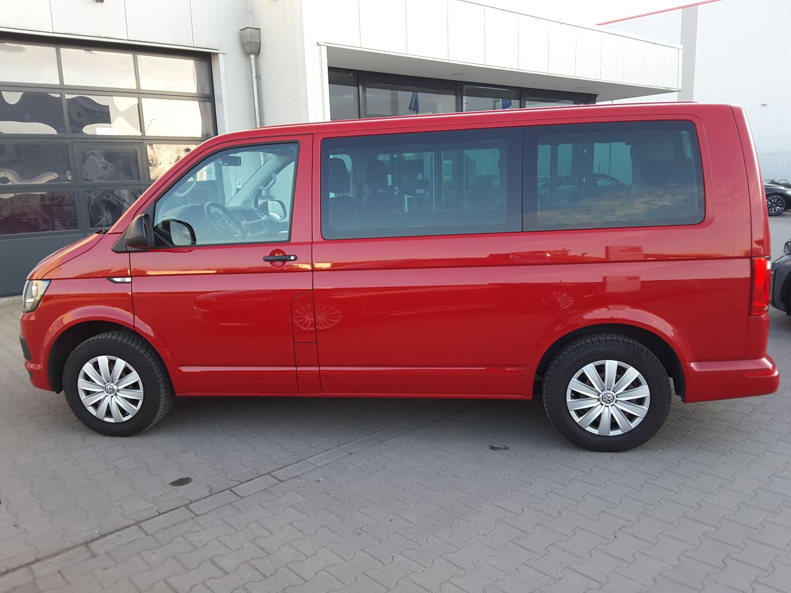 Volkswagen T6 Multivan 2.0 TDI DSG - Samsaru's Car Outlet