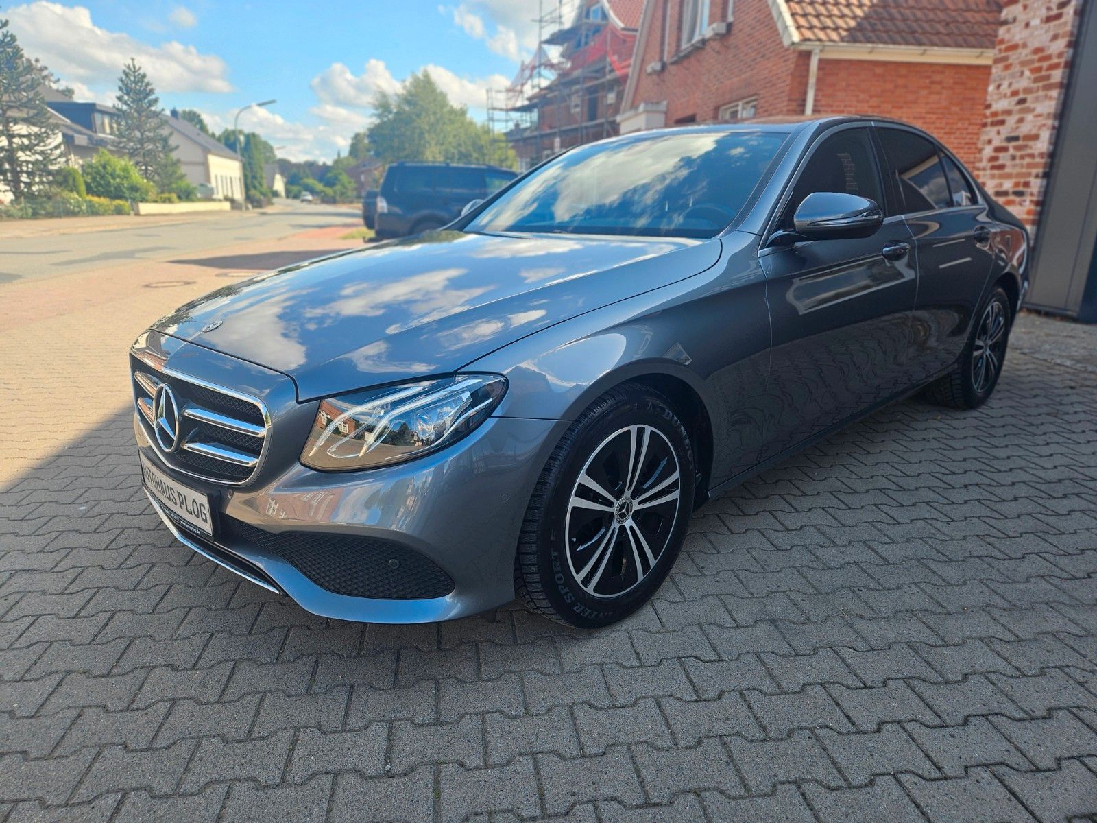 Mercedes-Benz E 220 d - Samsaru's Car Outlet