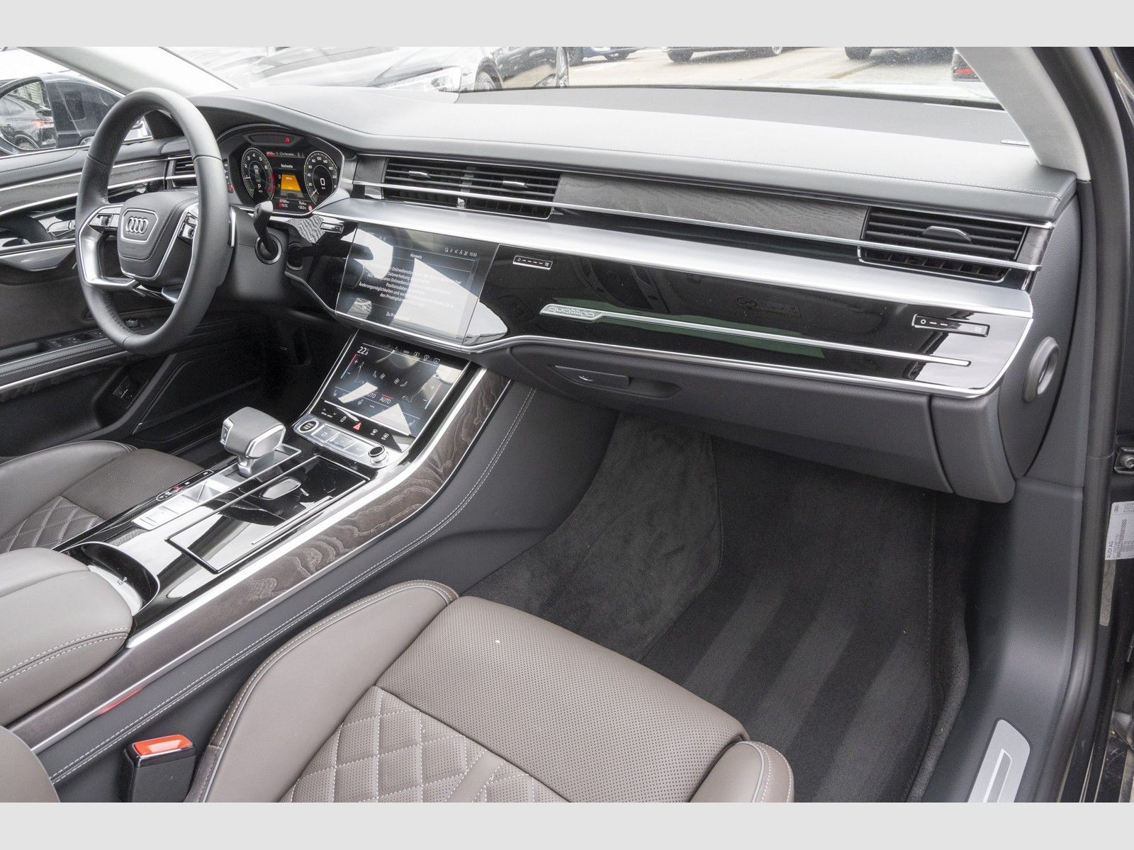 Audi A8 L 60TFSIe - Samsaru's Car Outlet