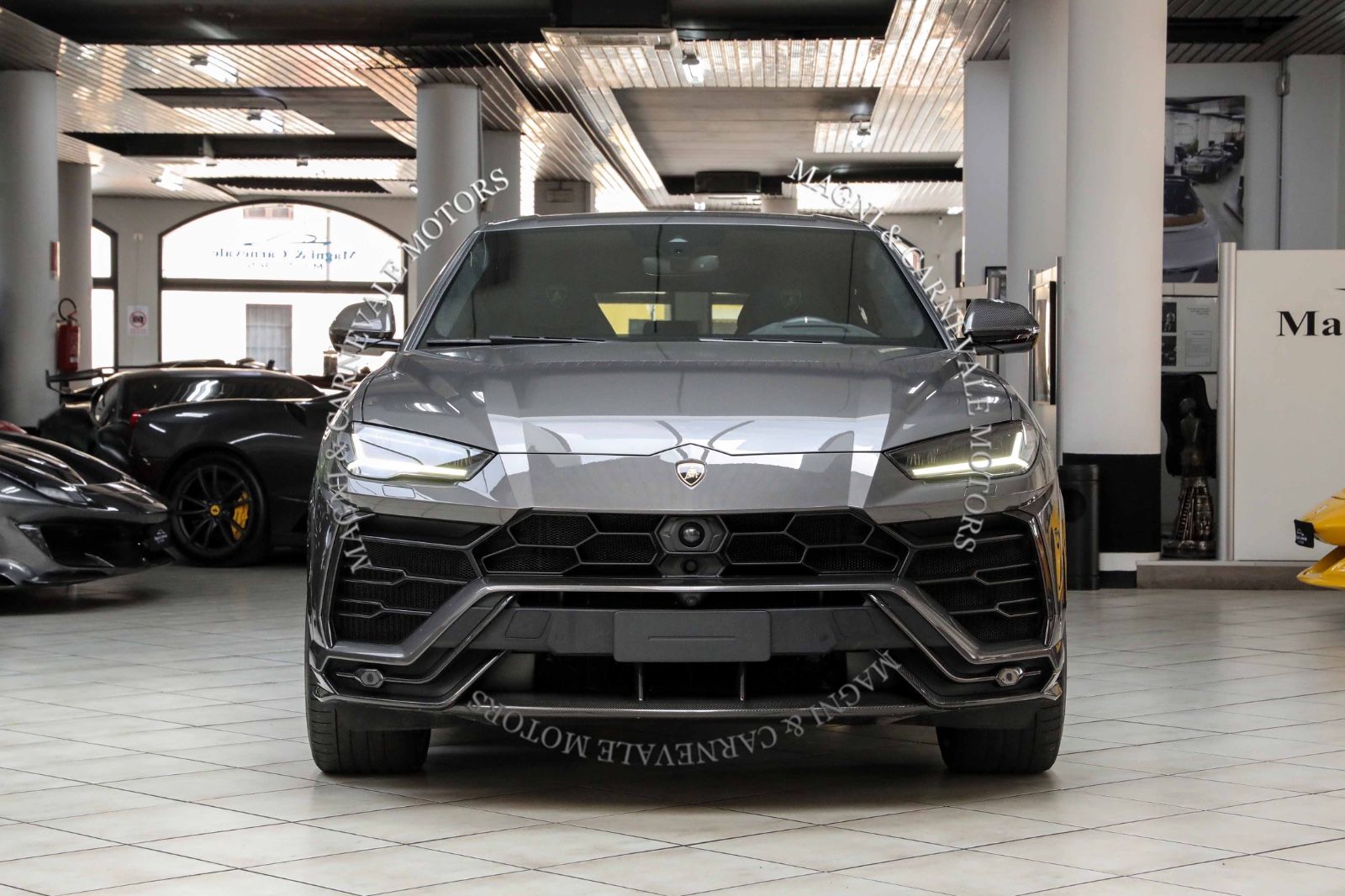 Lamborghini Urus - Samsaru's Car Outlet