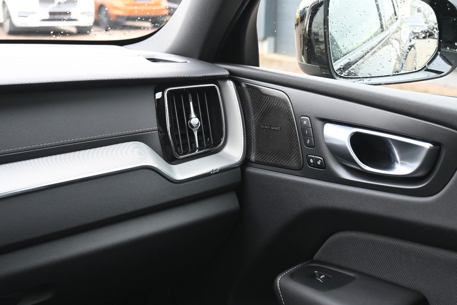 Volvo XC60 B4 AWD Ultimate Dark*LED*PANO*STHZ*