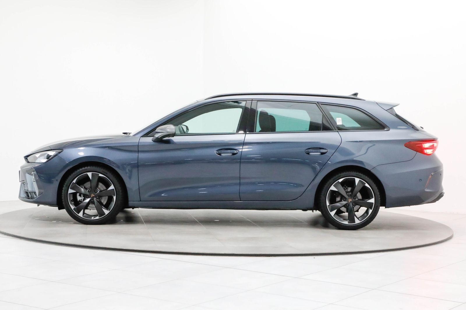 Seat Leon ST 2.0 TDI DSG AHK Kamera Navi ACC Keyless