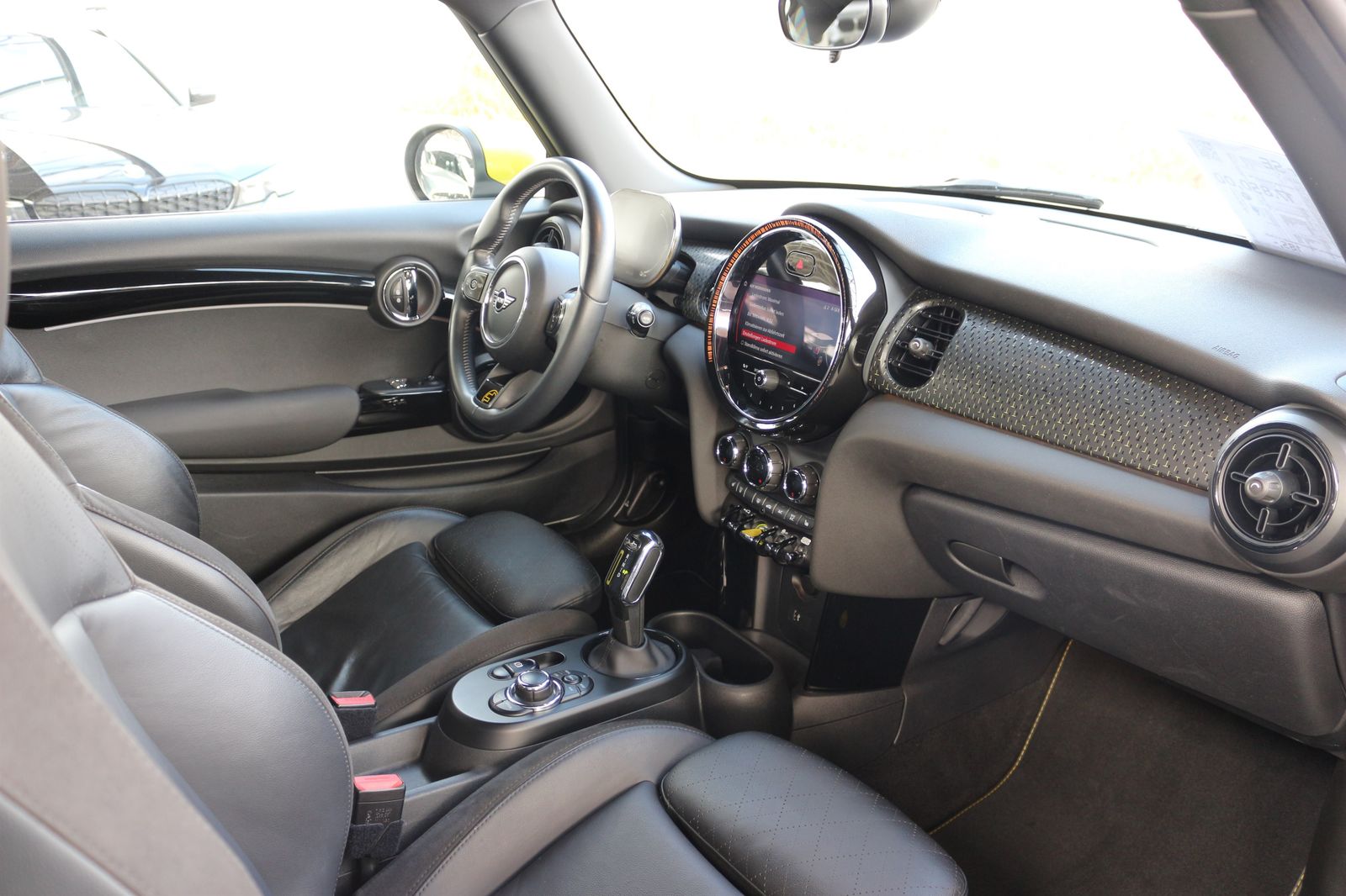 MINI Cooper SE Hatch - Samsaru's Car Outlet