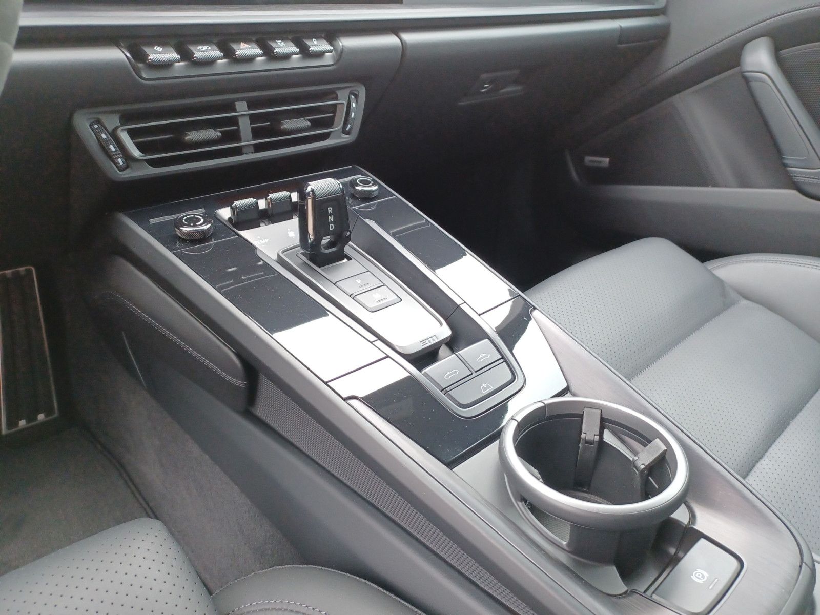 Porsche 911 Carrera 4 GTS - Samsaru's Car Outlet