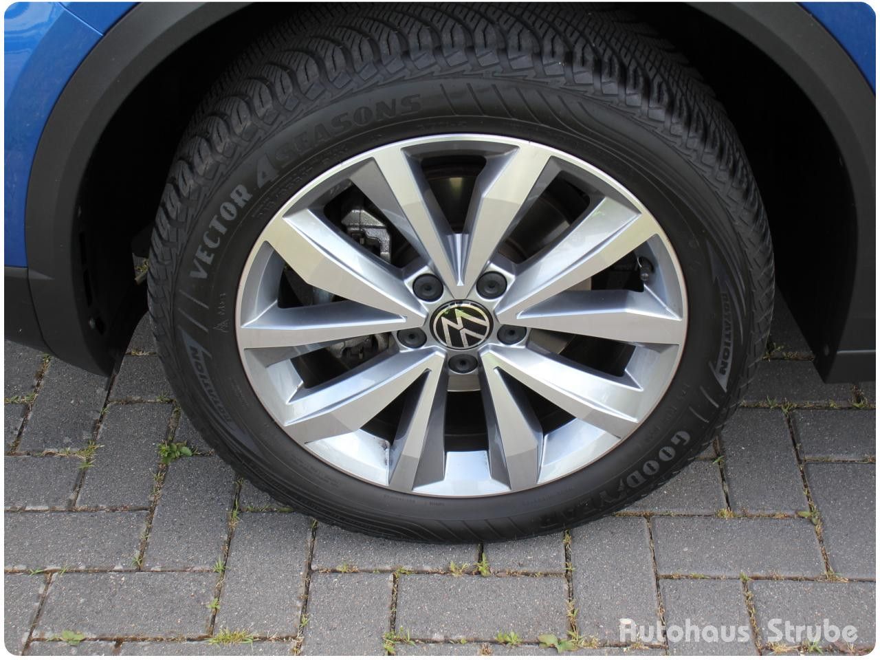 Volkswagen T-Roc Cabriolet Style 1.5 TSI DSG - Samsaru's Car Outlet