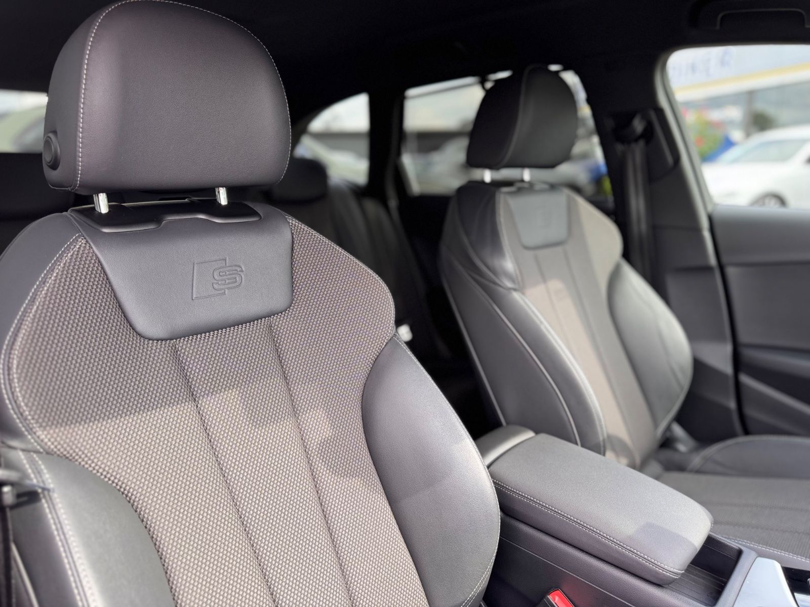 Audi A4 Avant 40 TFSI S line - Samsaru's Car Outlet