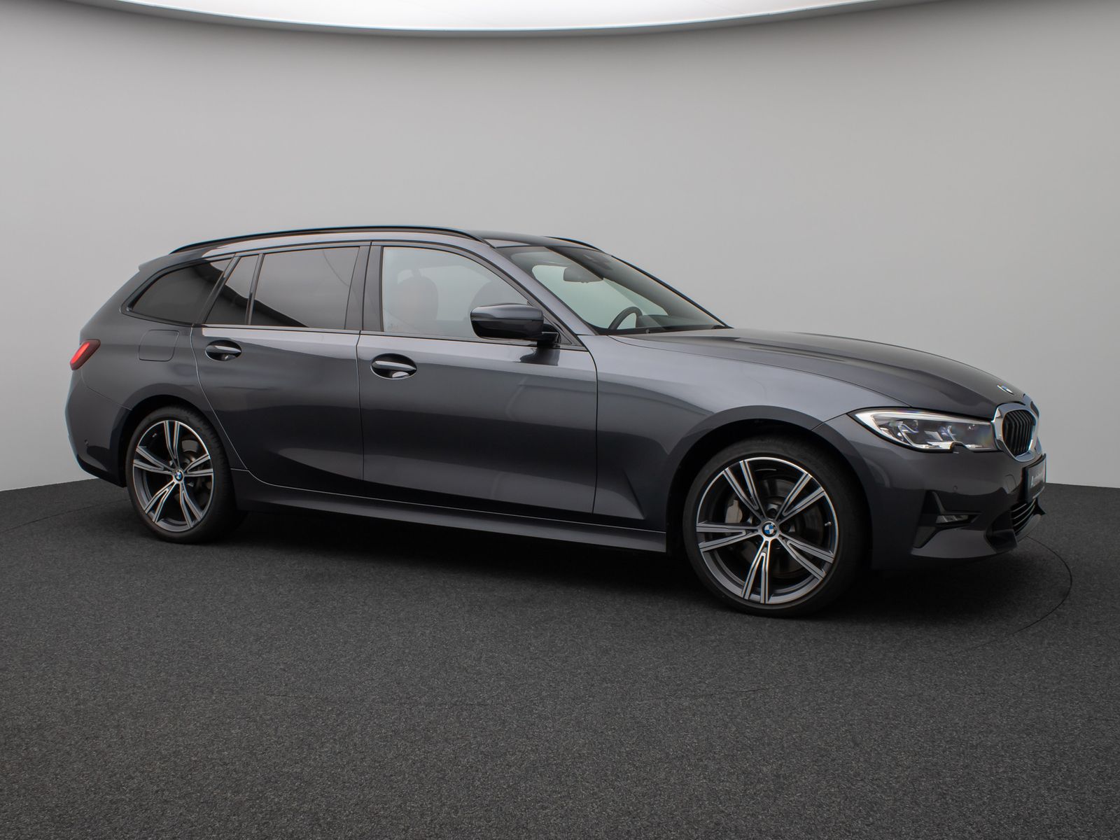 BMW 330i xD SportLine - Samsaru's Car Outlet