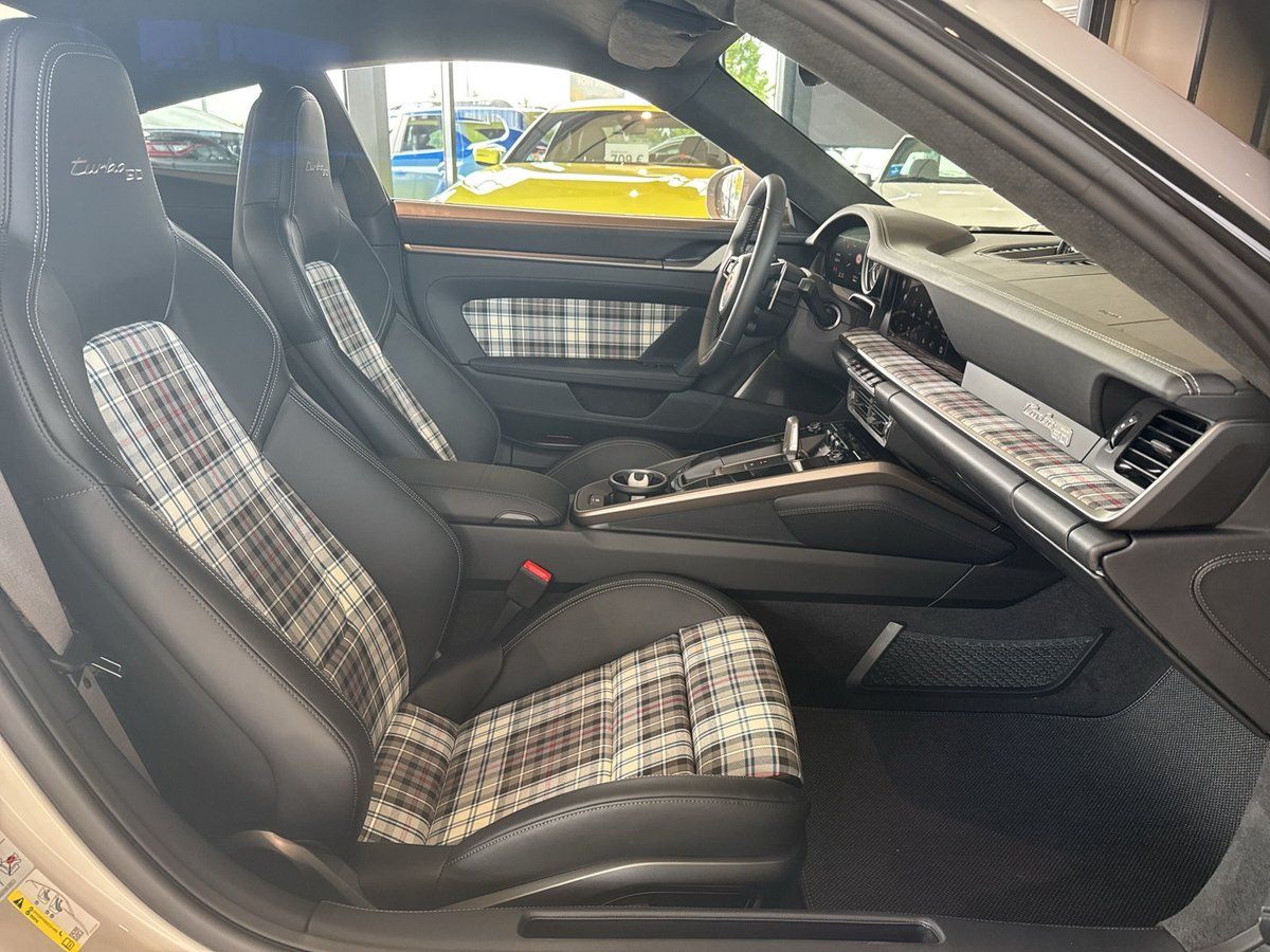 Porsche 992 TURBO 50 JAHRE HERITAGE DESIGN PAKET