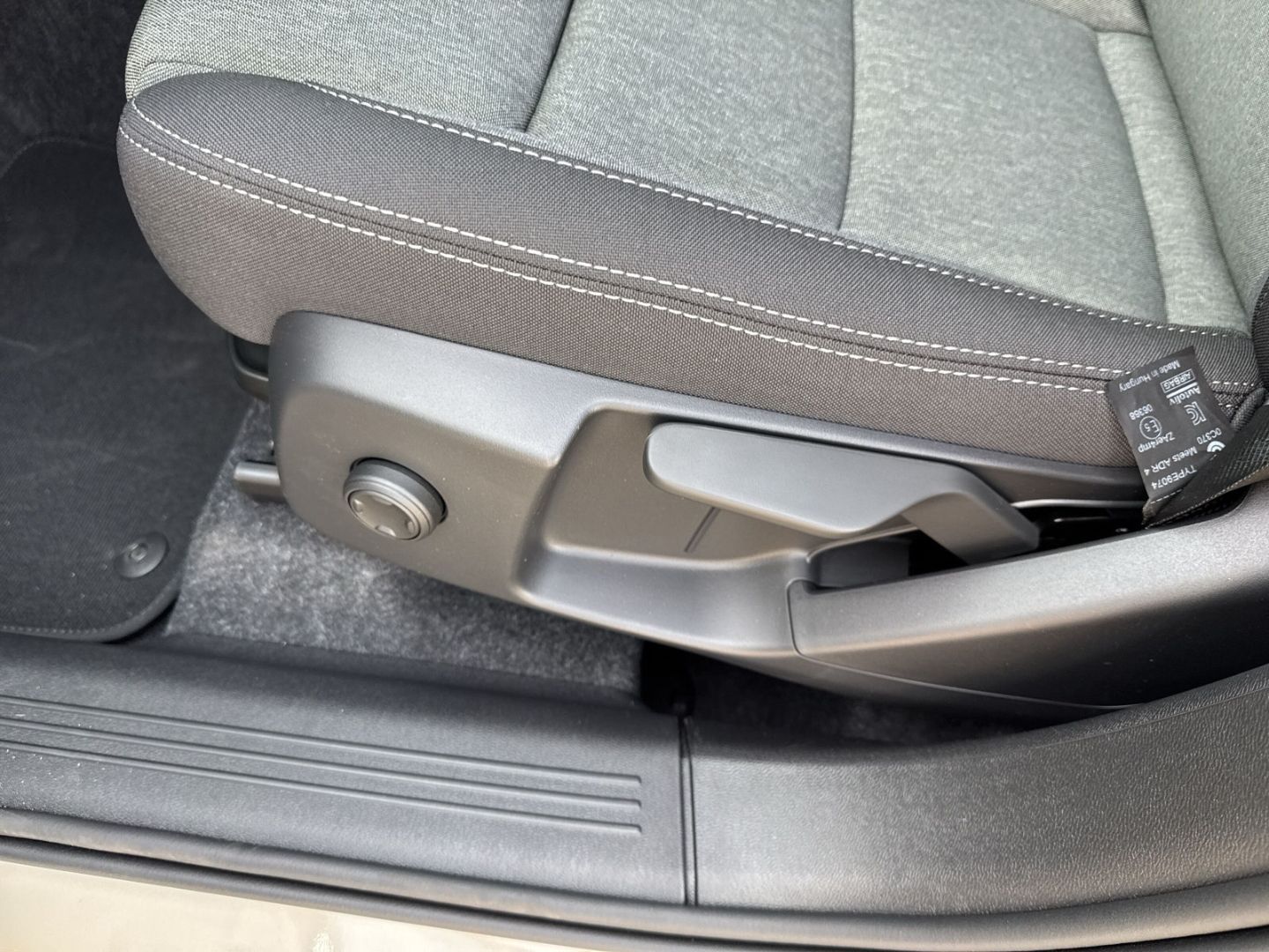 Volvo XC40 Core B3 - Samsaru's Car Outlet