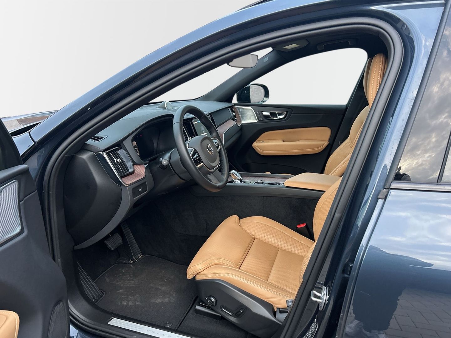 Volvo XC60 B5 Benzin AWD Ultra Dark 21'' ACC LED Nappa