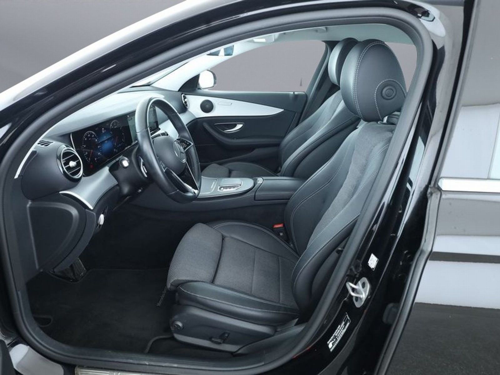 Mercedes-Benz E 200 AVANTGARDE - Samsaru's Car Outlet