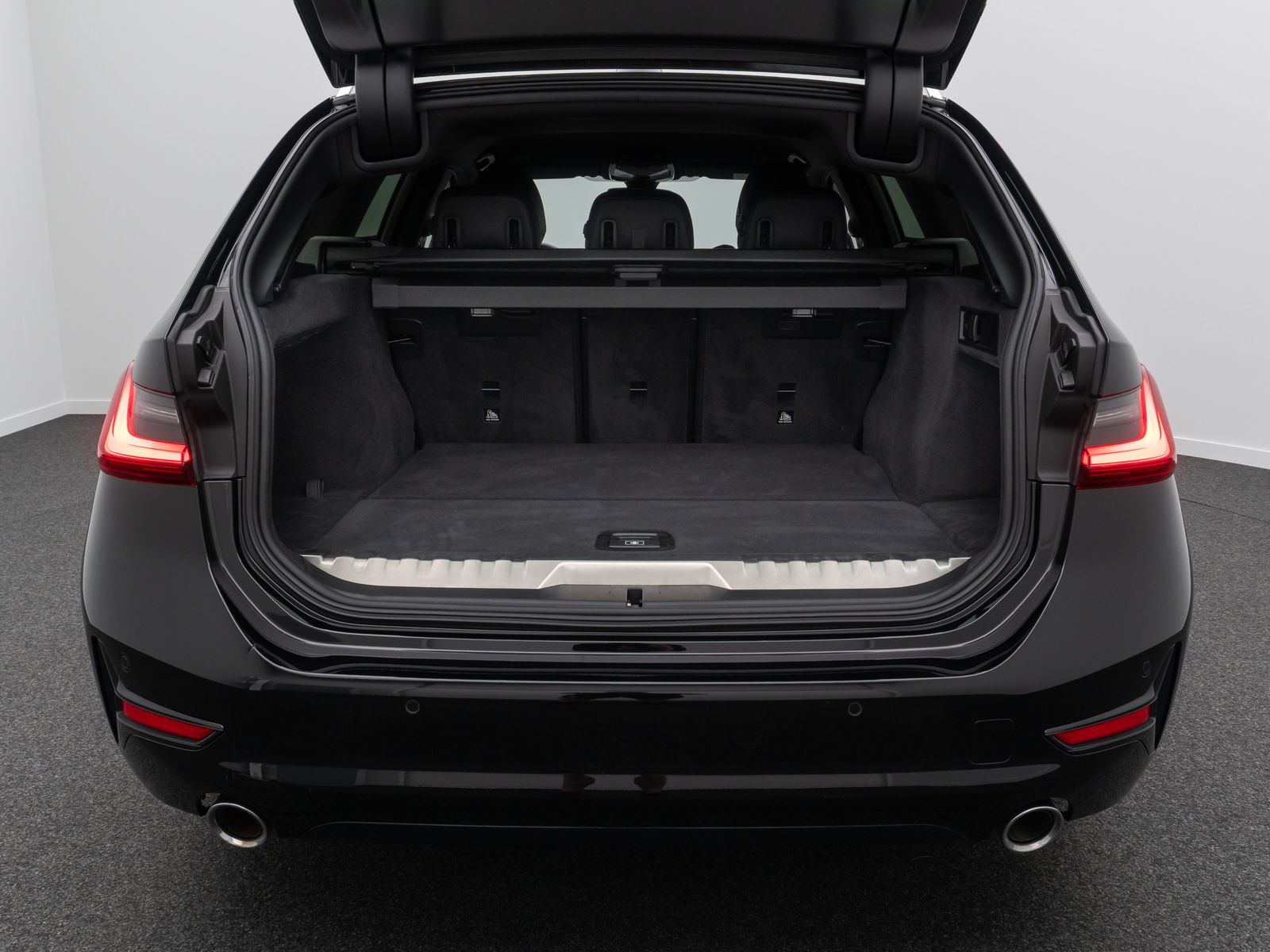 BMW 320e Sport Line - Samsaru's Car Outlet