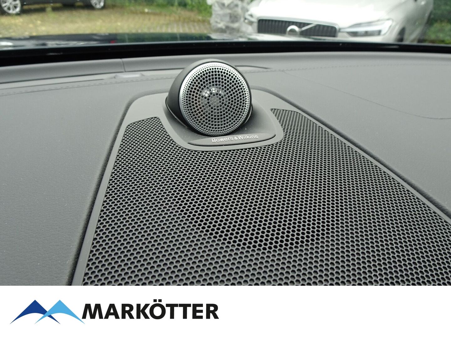 Volvo XC60 B4 AWD Ultimate Dark - Samsaru's Car Outlet