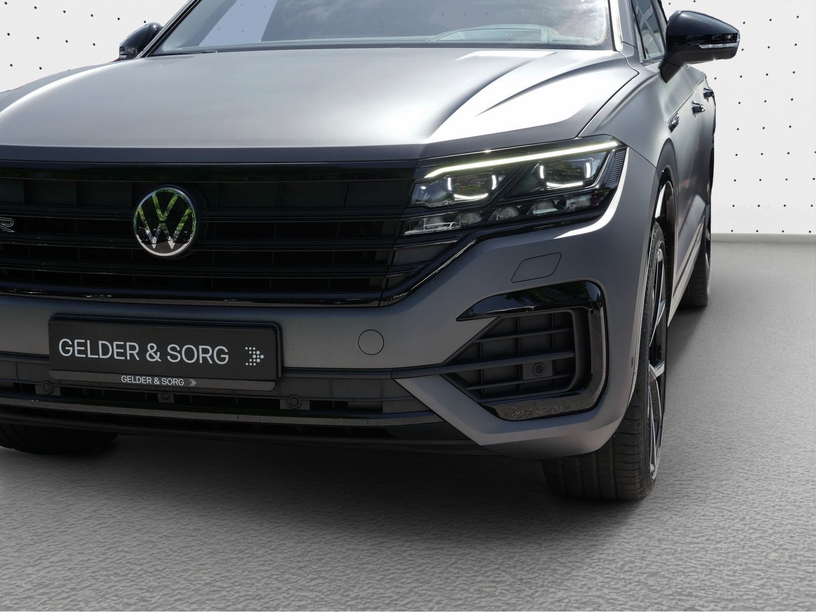 Volkswagen Touareg R-Line 3.0 TDI - Samsaru's Car Outlet