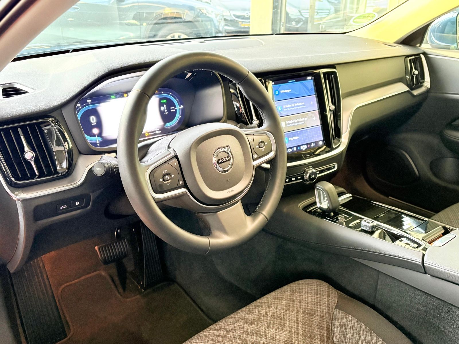 Volvo V60 T6 Kombi Core Recharge Plug-In Hybrid AWD