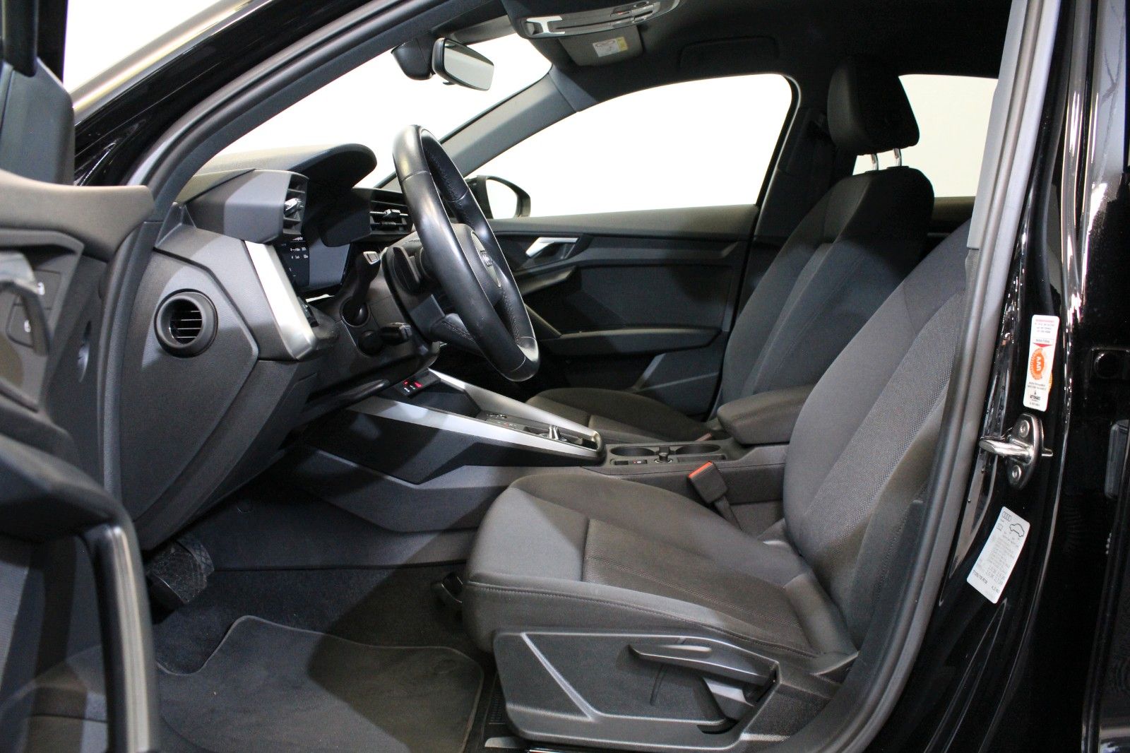 Audi A3*Limousine*30 TFSI*Advanced*Automatik*LED*Navi