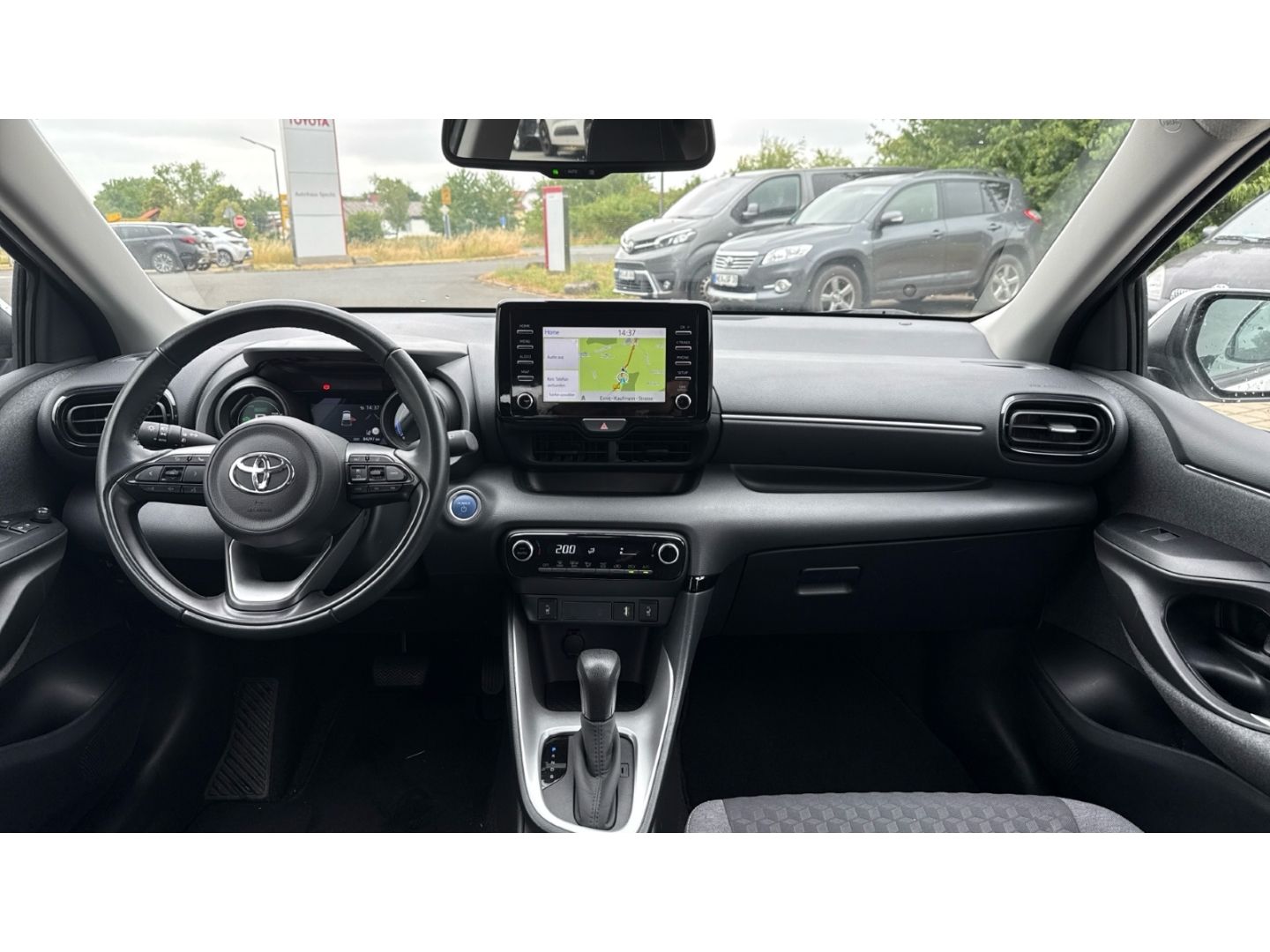Toyota Yaris Hybrid Dual-VVT-iE - Samsaru's Car Outlet