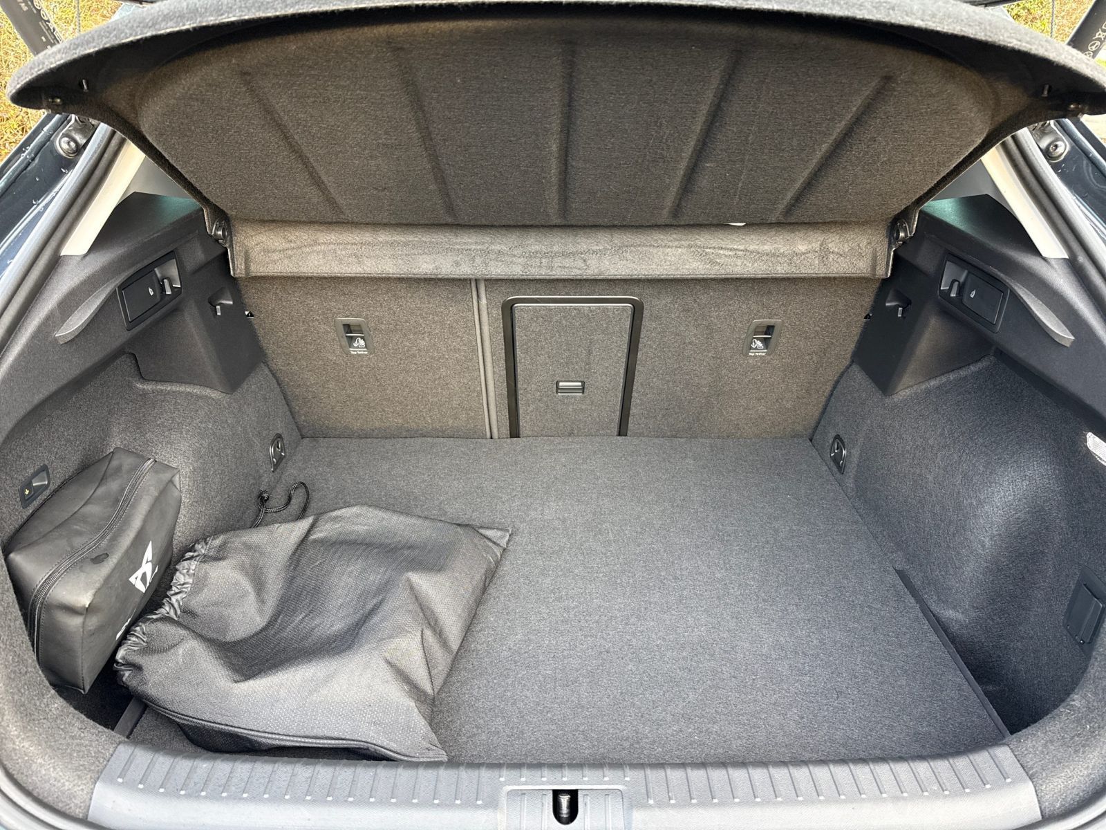 Cupra Formentor 1.4 e-HYBRID DSG, NAVI, AHK