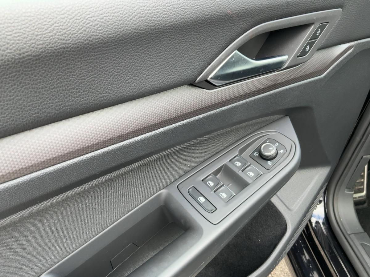 Volkswagen Golf VIII 2.0 TDI Active - Samsaru's Car Outlet