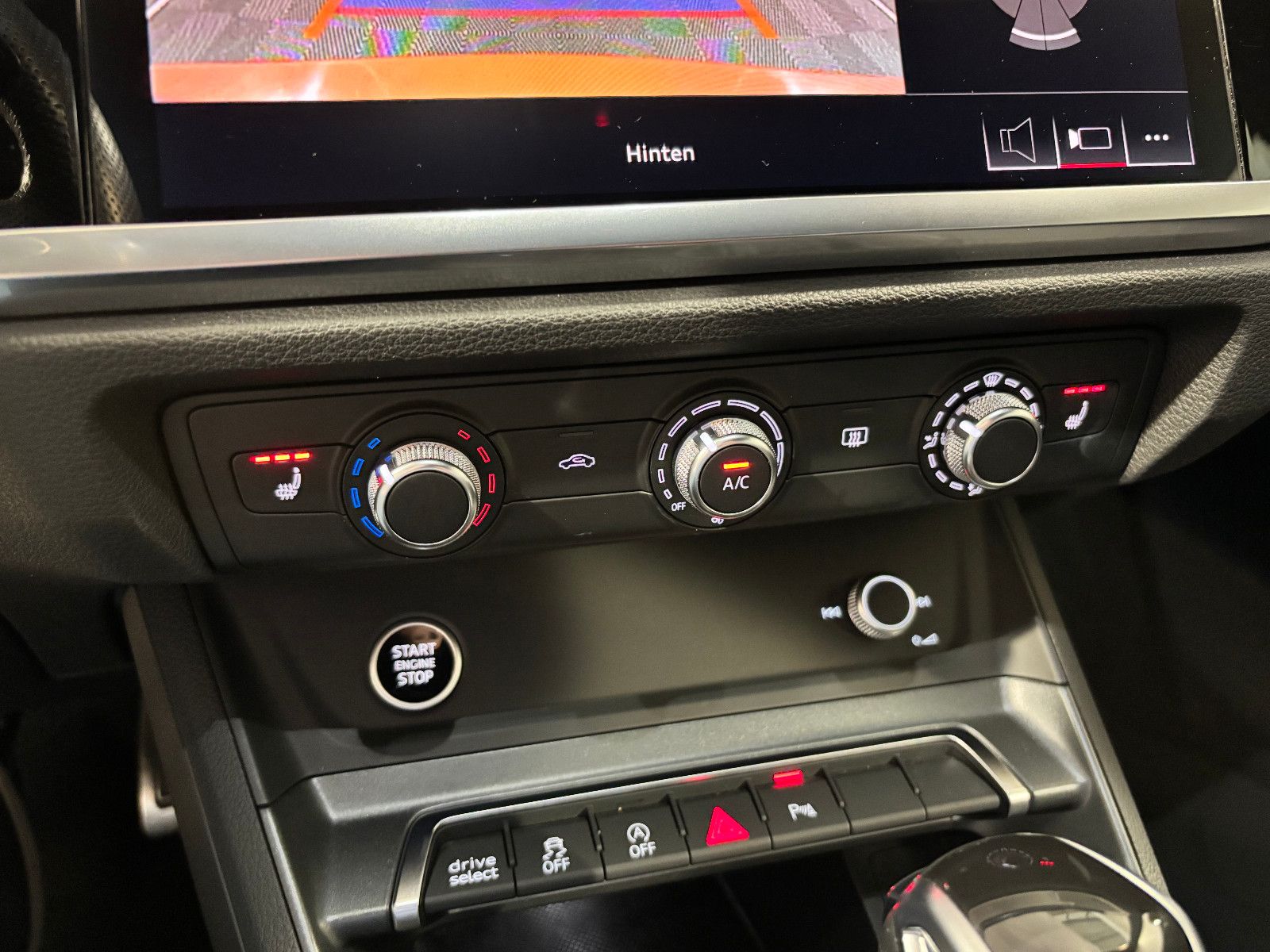 Audi Q3 Sb. 40 TFSI quattro S LINE - Samsaru's Car Outlet