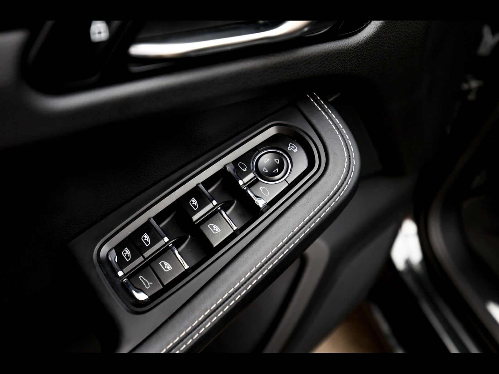 Porsche Macan III S PDK - Samsaru's Car Outlet