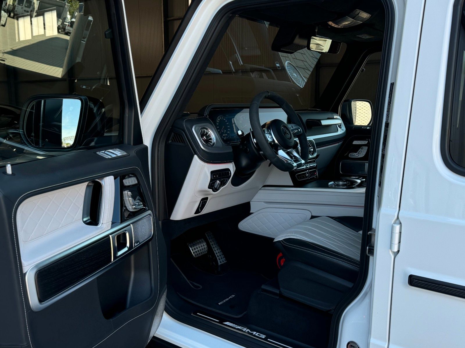 Mercedes-Benz G 63 AMG 4x4² - Samsaru's Car Outlet
