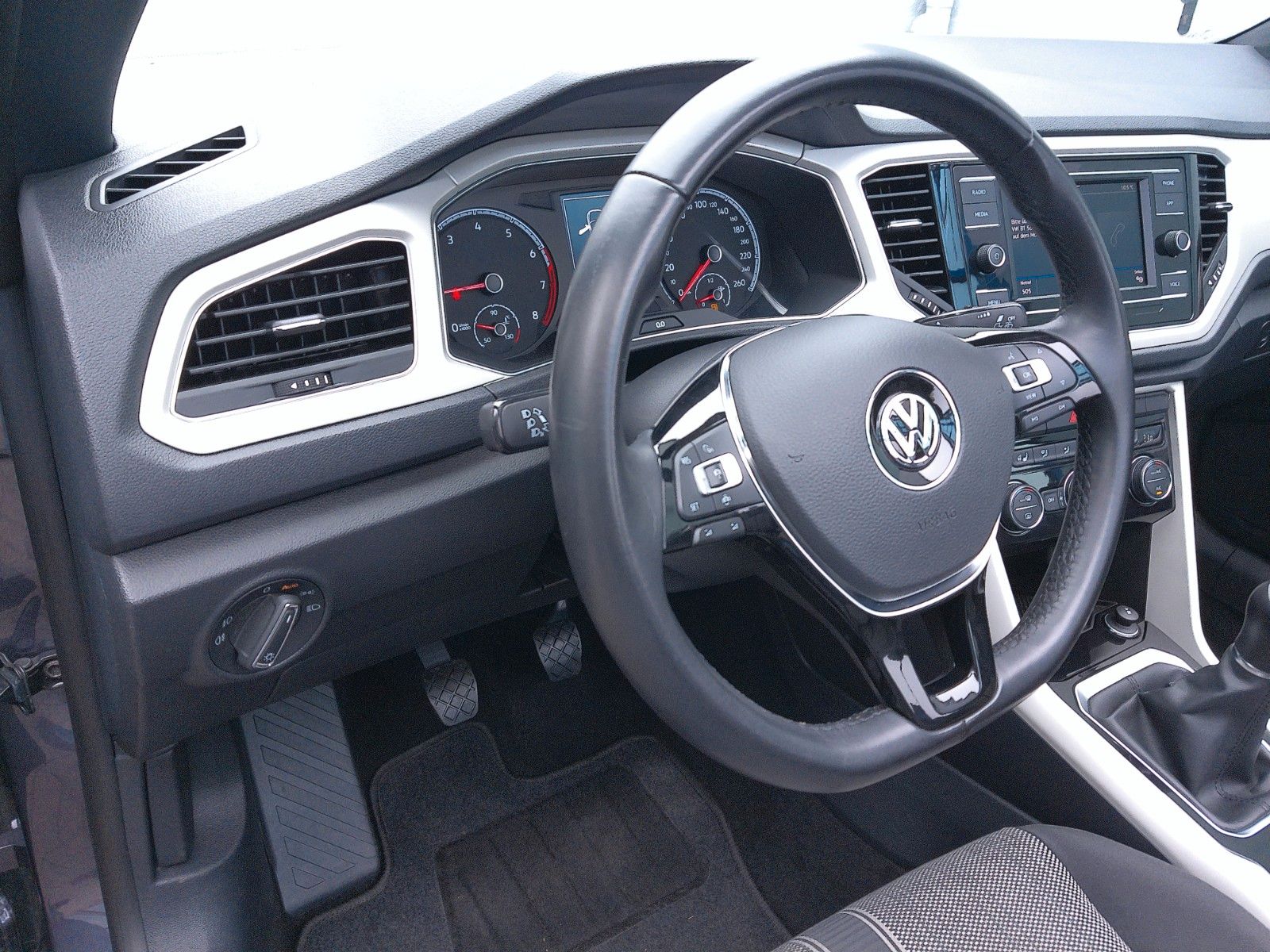Volkswagen T-Roc Style Black - Samsaru's Car Outlet