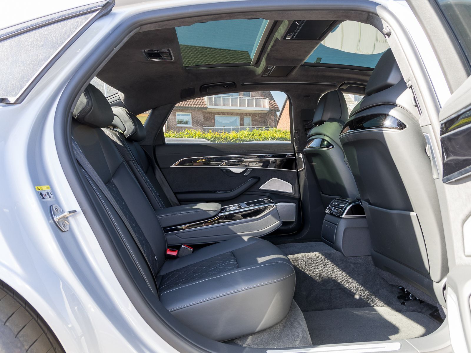 Audi A8 60 TFSIe Q NP163 - Samsaru's Car Outlet
