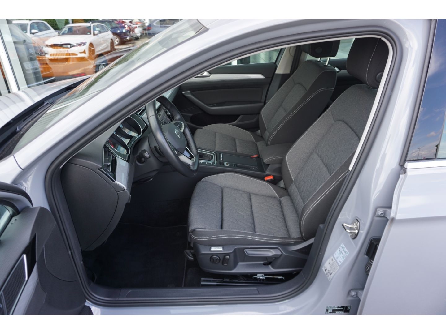 Volkswagen Passat 1.5TSI-DSG - Samsaru's Car Outlet