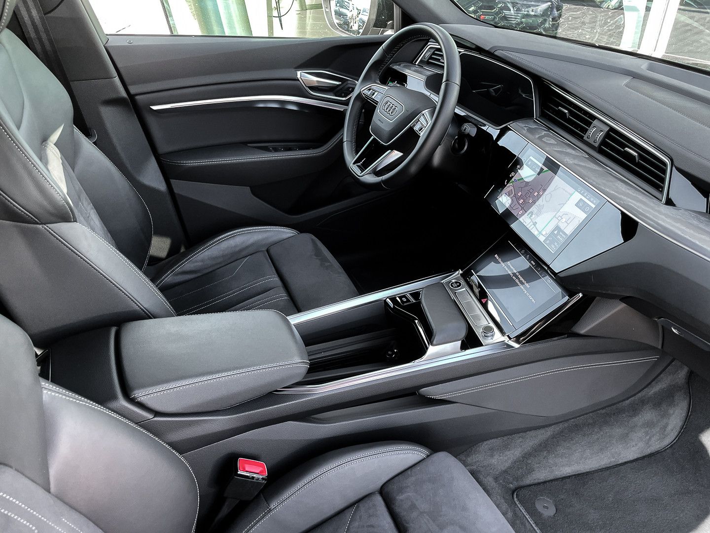 Audi Q8 Sportback 50 S line e-tron - Samsaru's Car Outlet