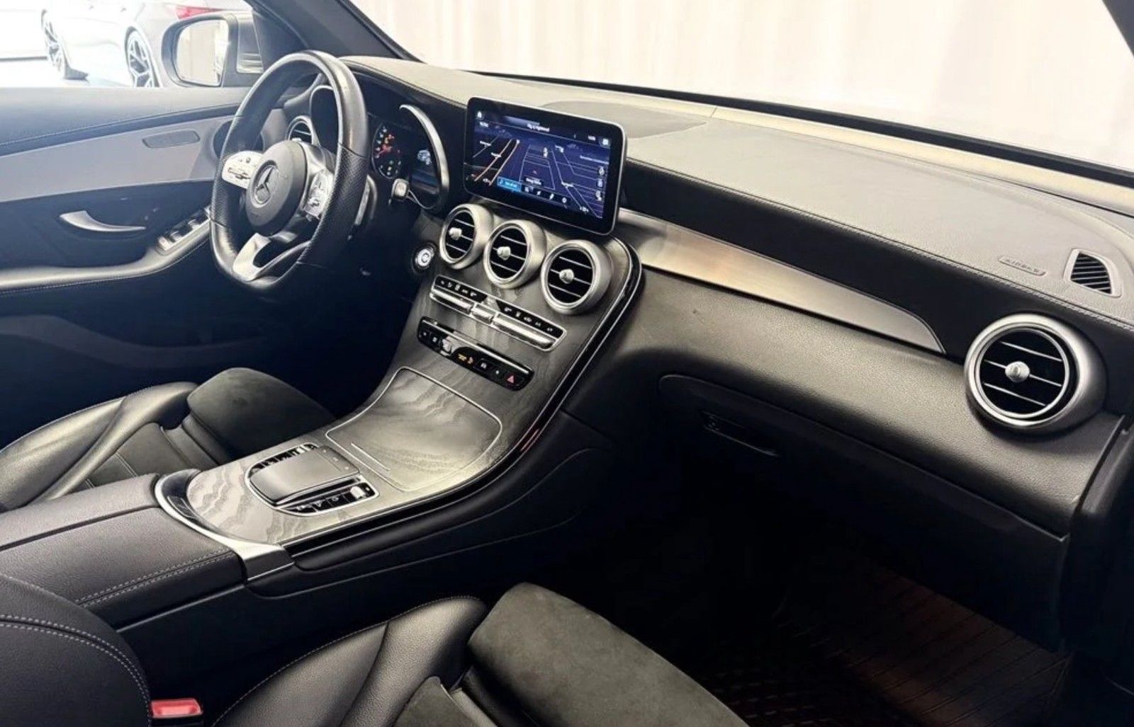 Mercedes-Benz GLC 300 de 4Matic AMG-LINE - Samsaru's Car Outlet