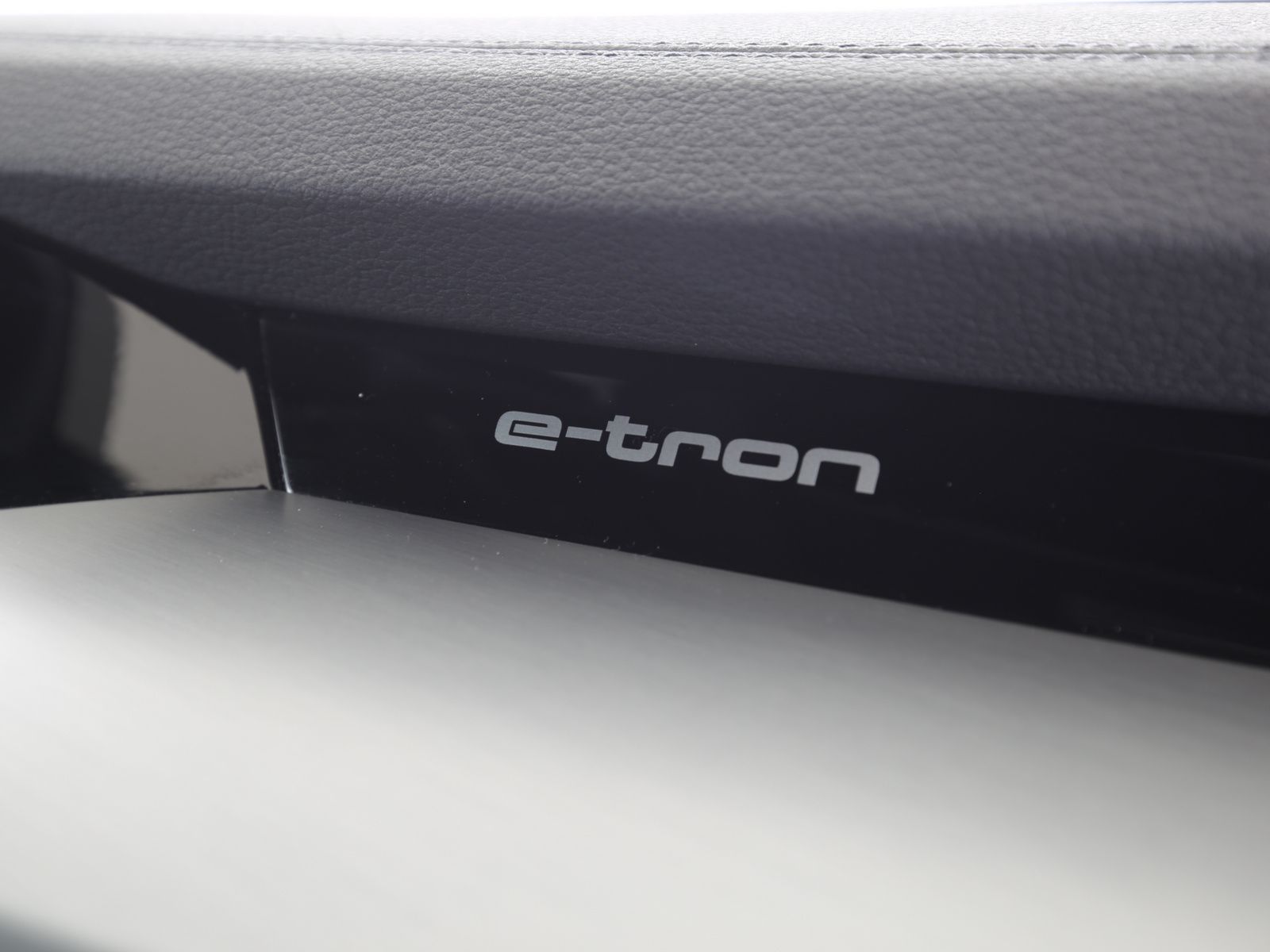 Audi Q8 e-tron 50 quattro S line  LED Navi Leder Head