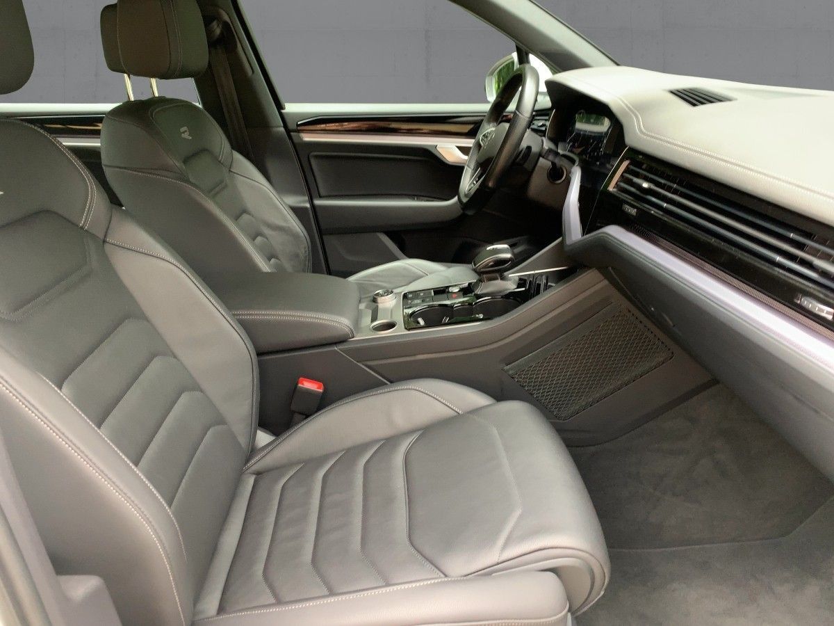 Volkswagen Touareg 3.0 TDI 4M R-LINE - Samsaru's Car Outlet