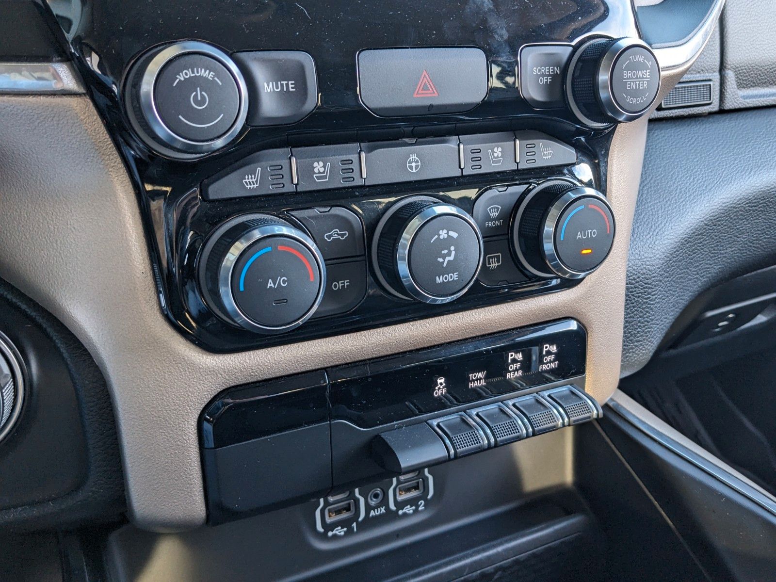 Dodge RAM 1500  Laramie  HEMI 5.7 LPG-Gas E-TORQUE 4x4