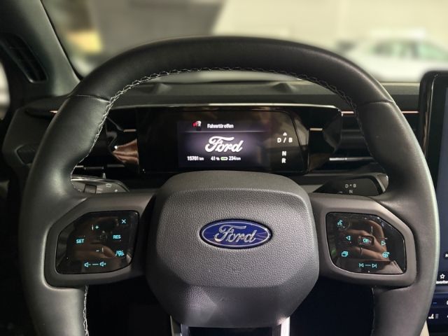 Ford Explorer RWD Premium + el. AHK + Panoramadach +