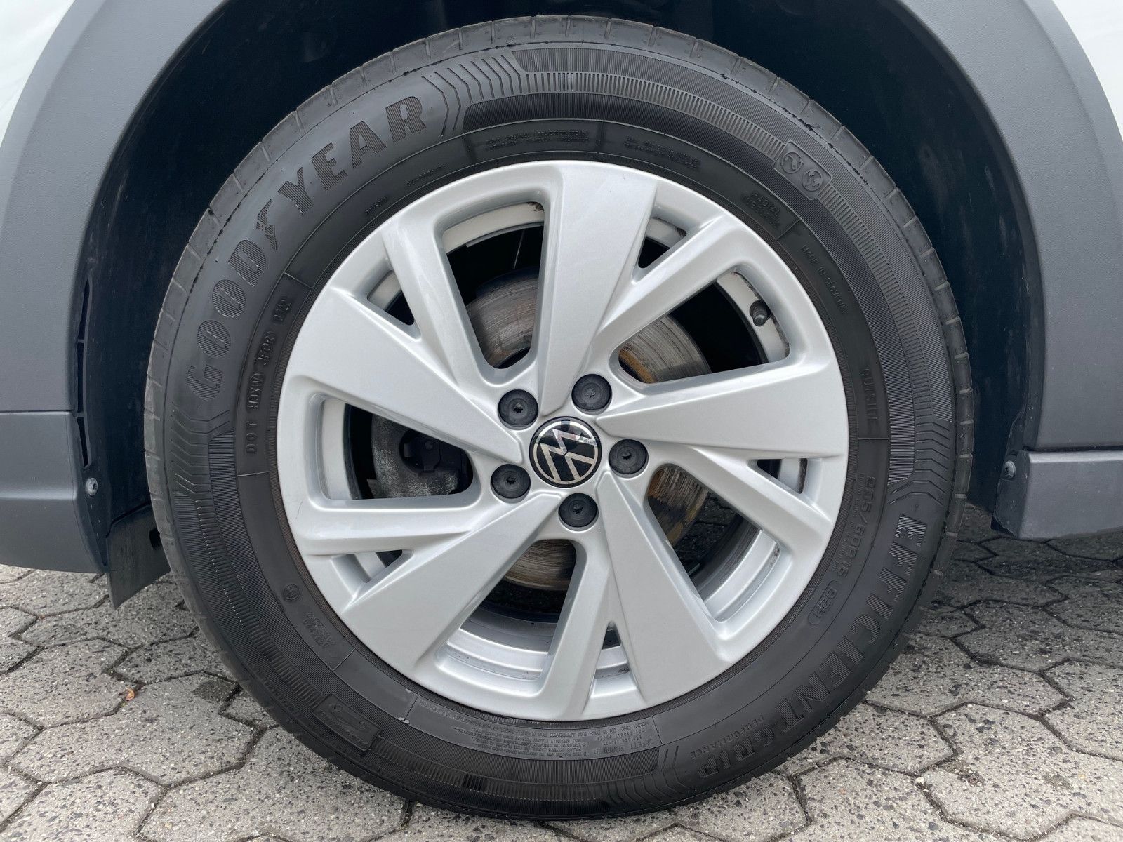 Volkswagen Taigo Life 1.0 TSI - Samsaru's Car Outlet