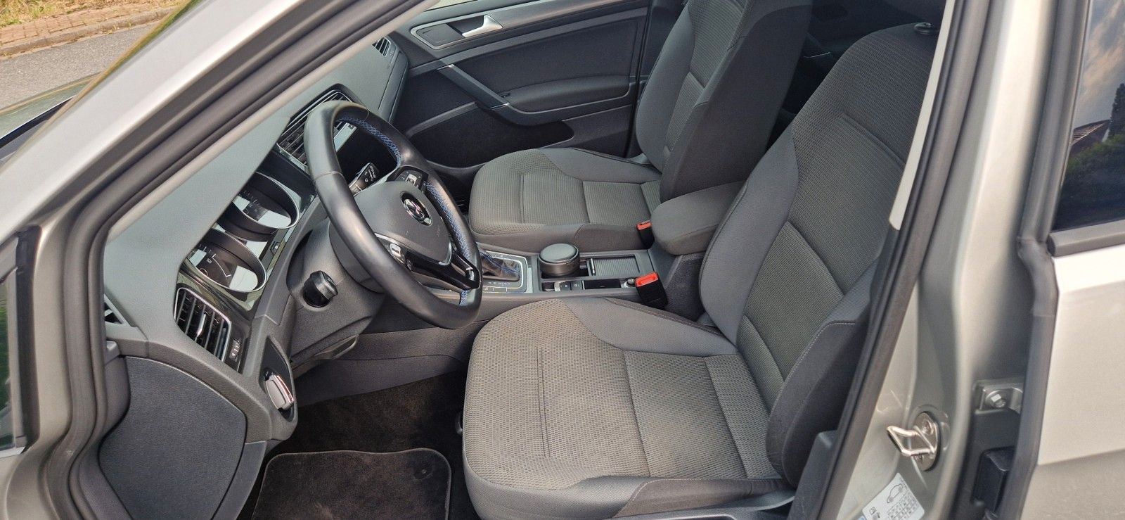 Volkswagen Golf VII e-Golf - Samsaru's Car Outlet