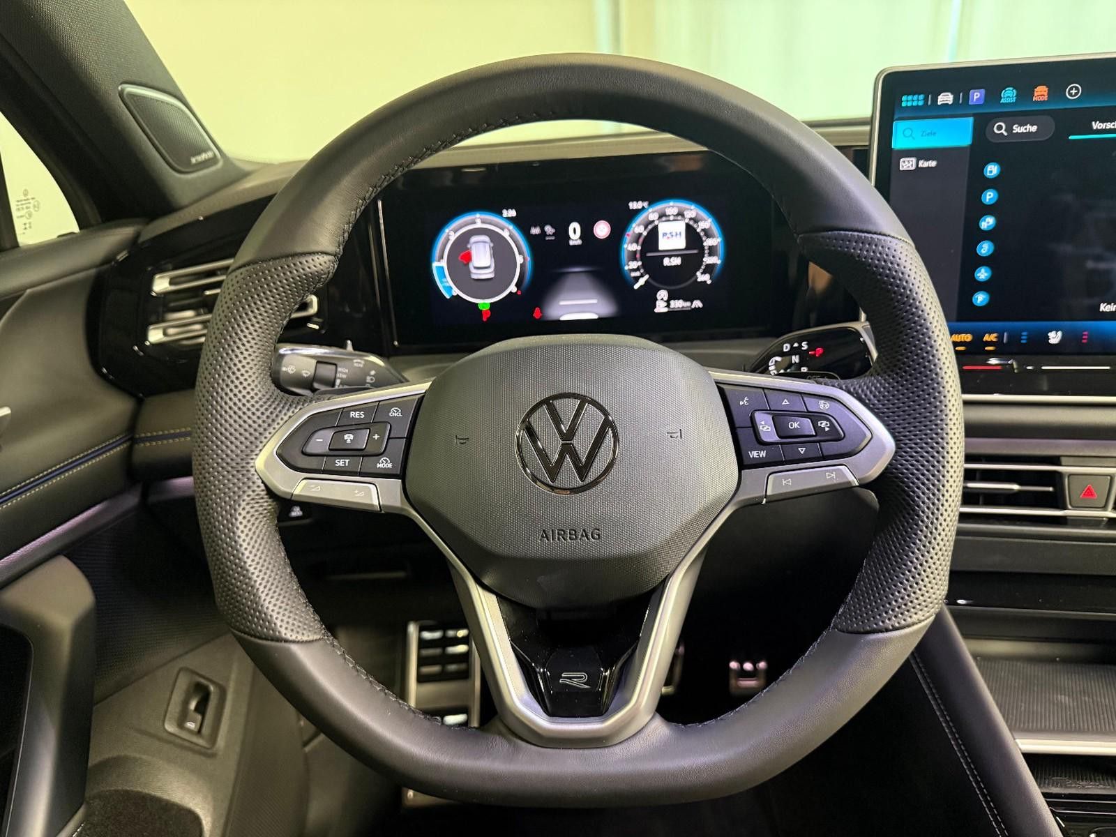 Volkswagen Tiguan 2.0 TDI 4M R-Line PANO LEDER HEAD UP 360°
